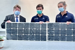 Don de panneaux solaires à l'école française de Singapour