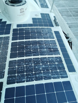 Illustration of moisture infiltration between solar panel films