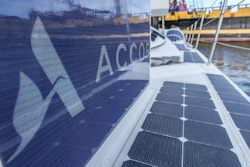 Un panneau solaire sérigraphié avec le logo Accor