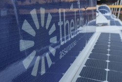 Les panneaux solaires sérigraphiés avec le logo Thélem assurances