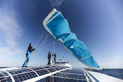 Photo d'Energy Observer testant le Liberty Kite