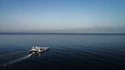Photo d'Energy Observer proche des côtes tunisiennes