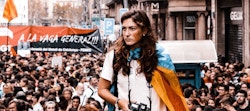 Photo de femme lors d'une marche pour l'Egalité